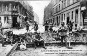 Schützengraben am Spittelmarkt während der Märzkämpfe 1919