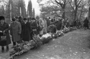 Gedenkstunde am Volkstrauertag für die Gefallenen der beiden Weltkriege auf dem Karlsruher Hauptfriedhof
