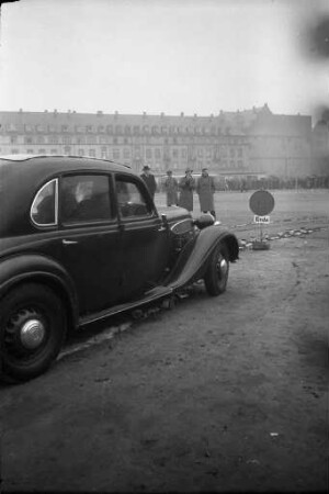 Schauvorführung der Verkehrswacht des Stadt- und Landkreises Karlsruhe auf dem Schmiederplatz zur Demonstration von Alkoholeinfluss auf Autofahrer.