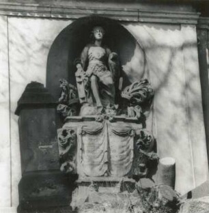Görlitz. Alter Friedhof. Familiengruft Schön (1680), allegorische Nischenfigur