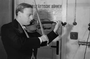 Porträtaufnahmen des Violinisten und Dirigenten Yehudi Menuhin