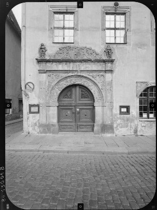 Freiberg, Obermarkt 16. Ehem. Kaufhaus (Ratskeller, 1545-1546). Portal