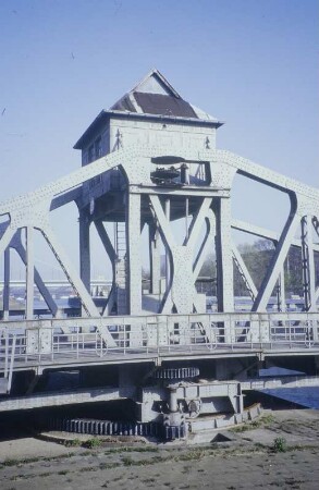 Drehbrücke ü. Köln-Deutzer-Rheinhafen