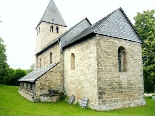 Heringhausen-(Evangelische Kirche) - Ansicht von Südosten über Rechteckchor sowie Langhaus (Obergaden) mit Seitenschiff Süd und Kirchturm