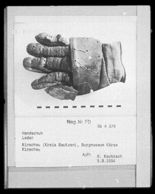 Handschuh : Handschuh (Grabungsfund aus dem Umfeld der Burg Körse). Leder. Schirgiswalde-Kirschau: Burgmuseum Kirschau