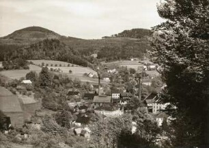 Oberkreibitz (heute Horní Chřibská /Tschechien). Ortsteilansicht von Westen. Im Hintergrund links der Tannenberg (779 m)