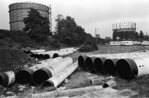 Bau der Zubringerleitung für das neue Raffineriegas zwischen dem städtischen Gaswerk am Meßplatz und Hardtwald.