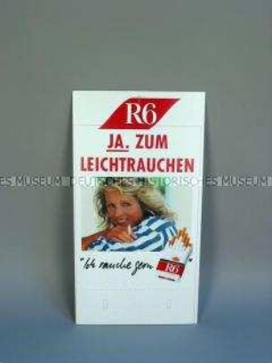 Werbeschild für "R6"-Zigaretten