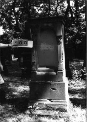 Grabstein 700