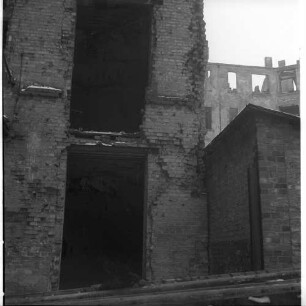 Negativ: Ruine, Hohenstaufenstraße 50, 1952