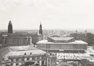 Dresden. Blick vom Turm des Ständehauses nach Süden über den Kulturpalast auf die Prager Straße