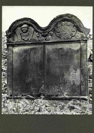 alter Friedhof, Grabstein des Küfermeisters Henrich Ludwig Strubel, 1736