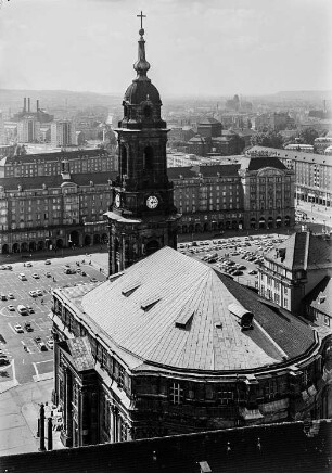 Dresden. Blick vom Rathausturm nach Westen auf Kreuzkirche und Altmarkt