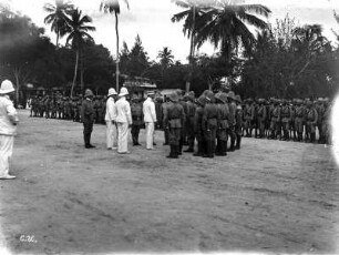 Militärparade (Ostafrika-Reisen Uhlig 1901-1910)