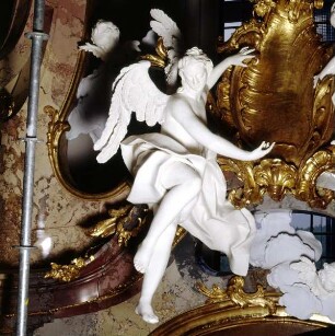 Simon-Magus-Altar — Kartusche haltender Engel