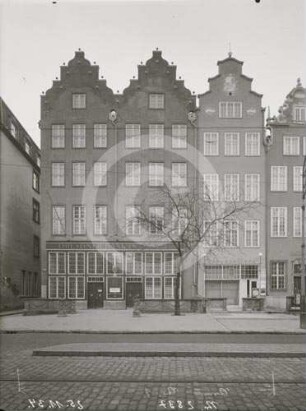 Fassaden der Bürgerhäuser Langermarkt 11 und 12/13 in Danzig