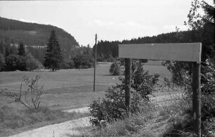 Wutachtal: Wutachtalsperre; Wutachtal mit Hochfirst, von der Kapplerstraße mit Markierung