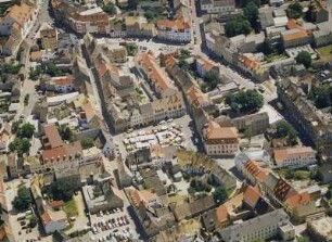 Wurzen, Luftbildaufnahme von Westen, Altstadt zwischen Stadtgraben und Badergraben mit Markt und Rathaus