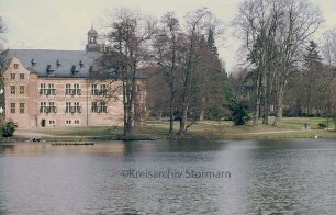 Mühlenteich mit Schloß dahinter