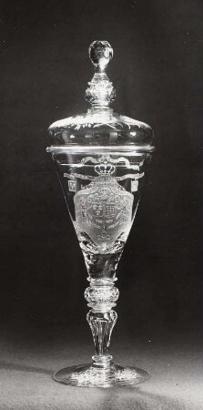 Deckelkelchglas mit französischem Wappen