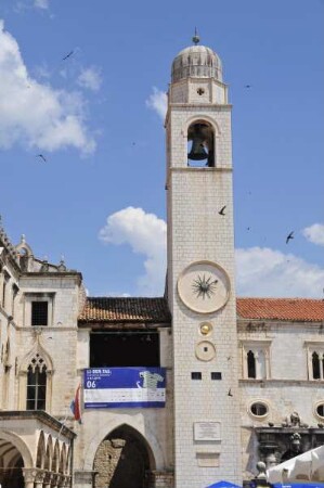 Dubrovnik - Uhrenturm : Der Uhrenturm steht am Ende der Hauptstraße "Stradun". Aufgenommen am 2. Juli 2010 in Dubrovnik