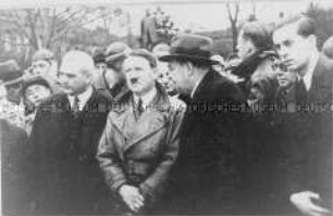 Adolf Hitler mit Albert Vögler von den Vereinigten Stahlwerken und Dr. Borbet