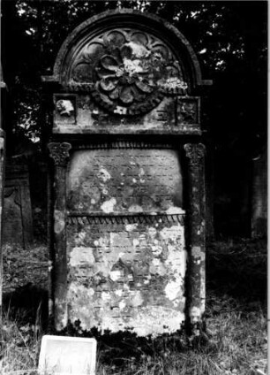 Grabstein 167 [Nir S. 120f. Nr. 12.17]
