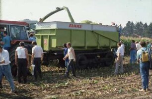 Fotografie: Muldenkipper, Gummiraupenlaufwerk, Futterbau