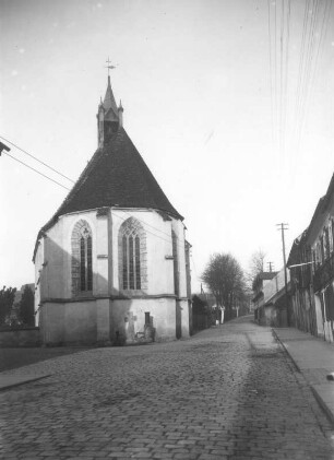Steinkreuz : Kamenz, St. Just, Ansicht des Chors mit eingemauertem Steinkreuz (D 124)