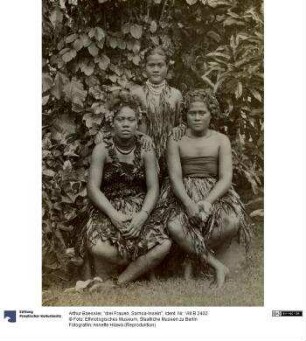 "drei Frauen, Samoa-Inseln"