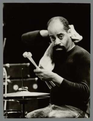 Philip Wilson : Portrait des Jazz-Schlagzeugers Philip Wilson bei der Jazzbühne Berlin in der Volksbühne Berlin