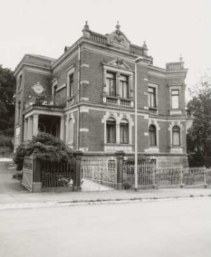 Villa in Markneukirchen : Markneukirchen (Vogtlandkreis), Villa (1898), Schulstraße 14, Straßenansicht mit Einfriedung
