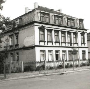 Dresden-Mickten, Overbeckstraße 16. Wohnhaus (um 1900). Straßenansicht von Südwesten