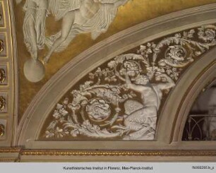 Pendentifdekoration mit Viktorienreigen : Lünettendekoration mit musizierenden Bacchanten