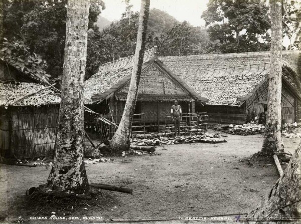 "Maison du chef à Sepi. Bugotu".