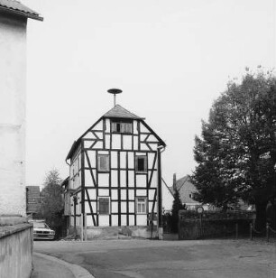 Hünfelden, Backhausstraße 13, Kirchstraße 2