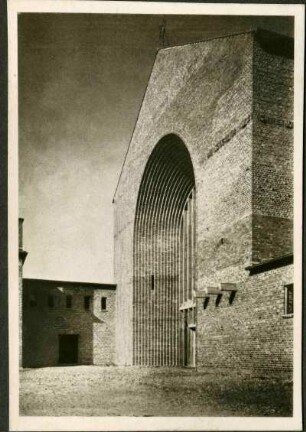 Kirche [Christus König Kirche Leverkusen. Architekt Domiinikus Böhm. Baujahr 1917 - 1928]