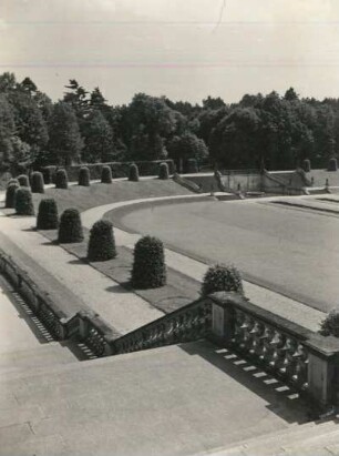 Barockgarten Großsedlitz, Blick vom Treppenniedergang zum Orangerieplatz nach der "Stillen Musik"