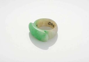 Fingerring, "Bichi jihwan" 비취지환