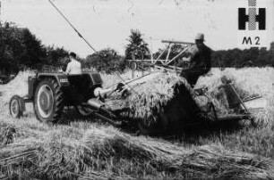 Fotografie: Erntetechnik, Getreide, Bindemäher