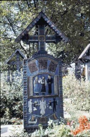 Sapinta: Der Lustige Friedhof, bemalte Kreuze