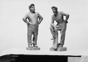 Entwürfe für zwei Statuetten (Männer) : Plastiken im Atelier des Bildhauers Walter Reinhold. Entwürfe für zwei Statuetten (Männer) (vor 1959)