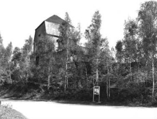 Freiberg-Zug. Constantin-Schacht. Ehemaliger Förderturm. Straßenansicht