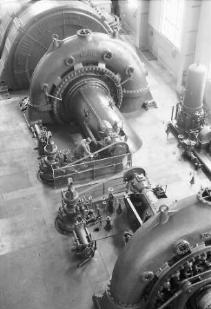 Eichholz: Kraftwerk, Maschinensätze vom Kran aus