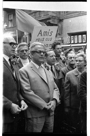 Kleinbildnegativ: APO-Demonstration, Kottbusser Damm, 1968