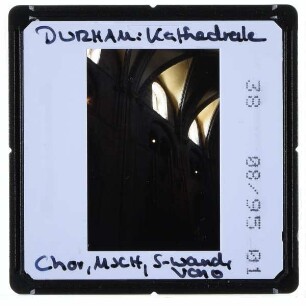 Durham, Kathedrale : Chor, Mittelschiff, Südwand, von Osten