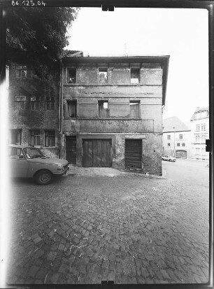 Altenburg, Kirchberg. Wohnhaus mit Einfahrt. Straßenfront