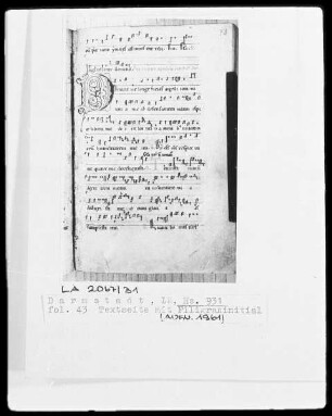 Graduale — Initiale D (omine ne longe), Folio 43recto
