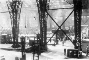 Frankfurt: Hauptbahnhof, Querhalle