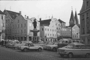 Eichstätt: Platz mit Brunnen [Willibaldsbrunnen]